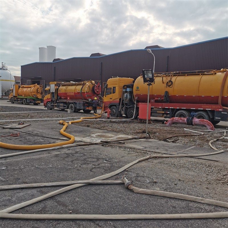 麻栗坡污水池清理