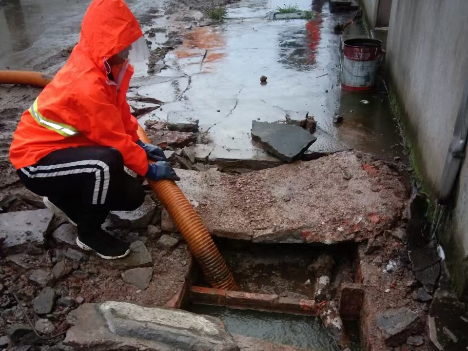 麻栗坡专业清理污水池 炜誉市政以规范流程守护城市 “肠道”